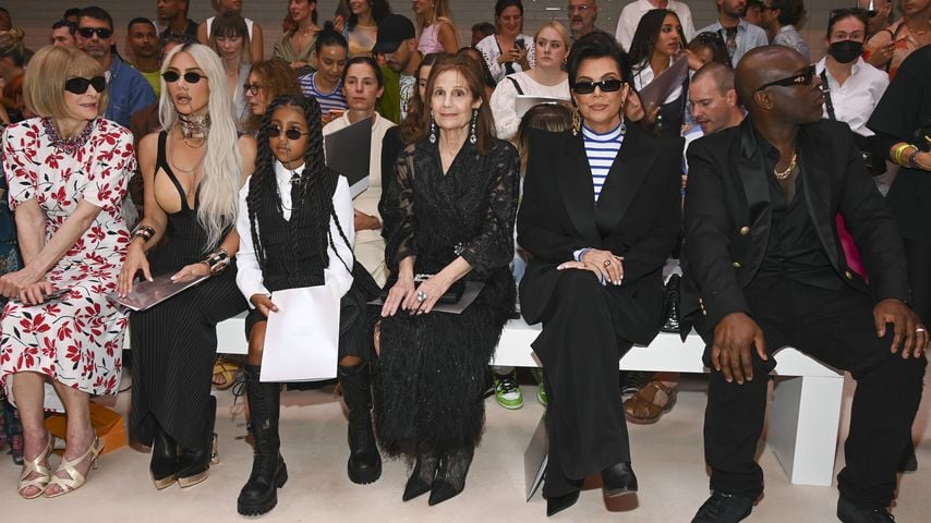 Anna Wintour, Kim Kardashian, North West, Kris Jenner und Corey Gamble bei der Paris Fashion Week