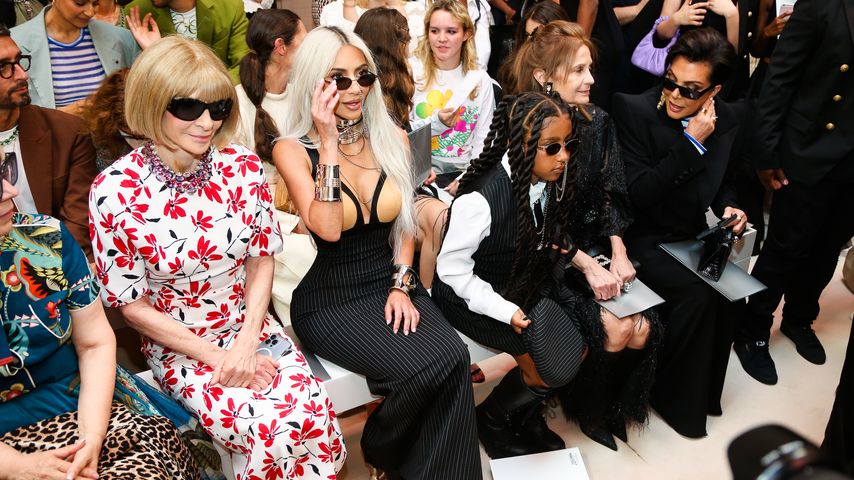 Anna Wintour, Kim Kardashian, North West und Kris Jenner bei der Paris Fashion Week
