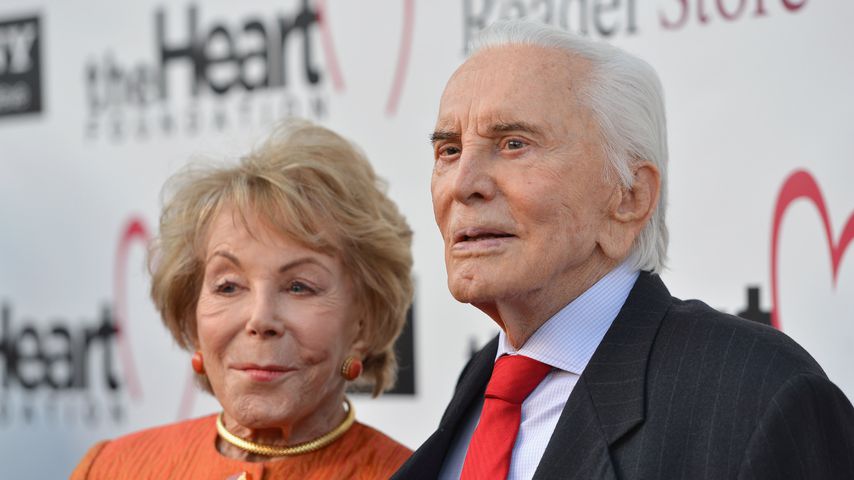 Anne Buydens und Kirk Douglas im Mai 2012 in Hollywood