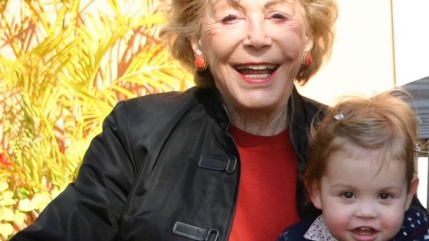 Anne Buydens und ihre Enkelin Carys Zeta Douglas