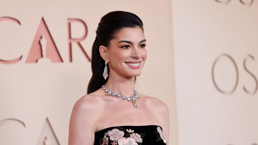Anne Hathaway bei den 98. Oscars im Dolby Theatre in Hollywood