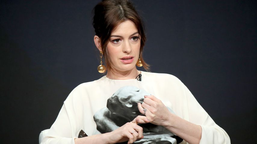 Anne Hathaway auf einer Pressekonferenz in Beverly Hills im Juli 2019