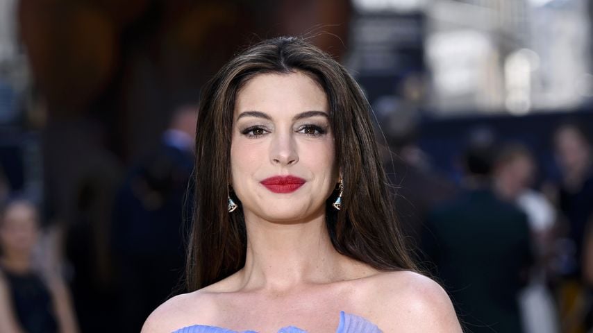 Wow: Schwangere Anne Hathaway strahlt auf Premiere in London