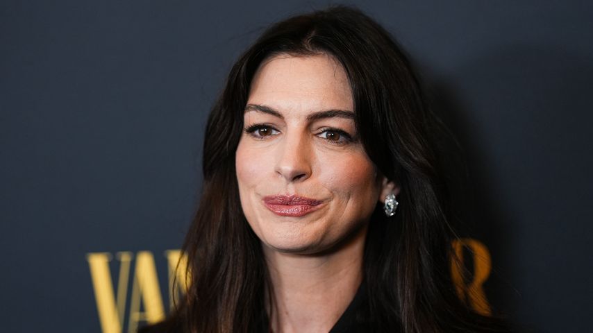 Anne Hathaway genießt sehr seltenen Familienausflug in NYC