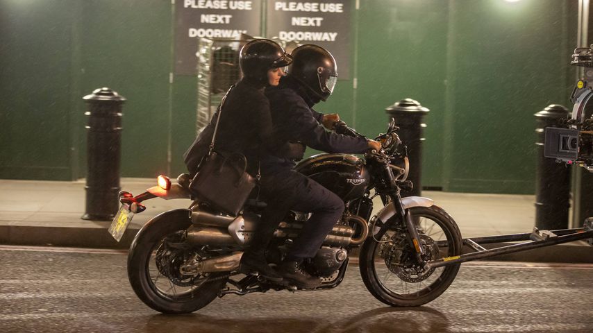 Anne Hathaway am Filmset