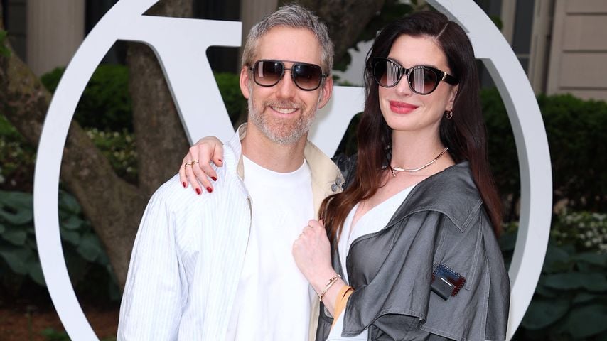 Anne Hathaway und Adam Shulman bei der Louis-Vuitton-Cruise-Show 2027 in New York