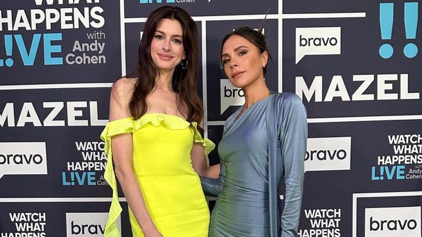 Anne Hathaway und Victoria Beckham im Oktober 2022