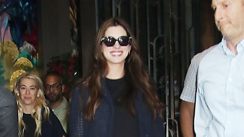 New York City: Anne Hathaway zeigt stolz ihren Babybauch