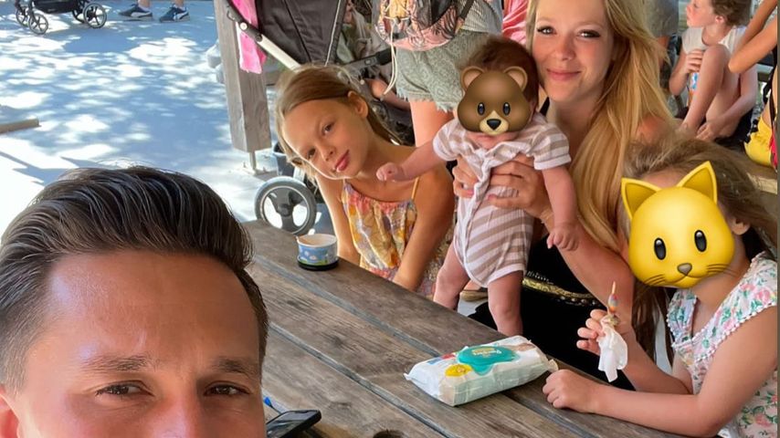 Anne Wünsche mit ihren drei Kindern und Karim El Kammouchi