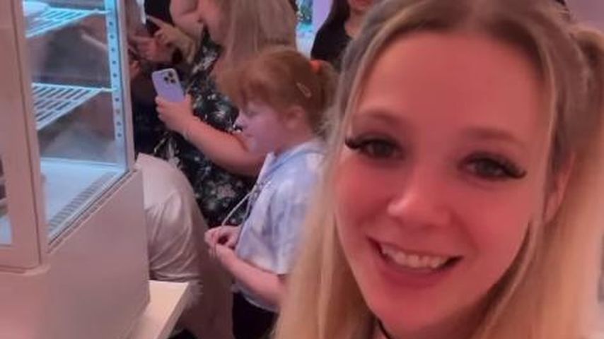 Anne Wünsche in ihrem Glitzer Café im Mai 2023