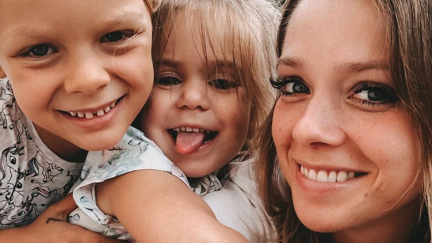 Anne Wünsche mit ihren Töchtern Miley und Juna