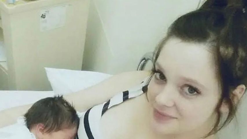 Anne Wünsche mit Juna nach ihrer Geburt