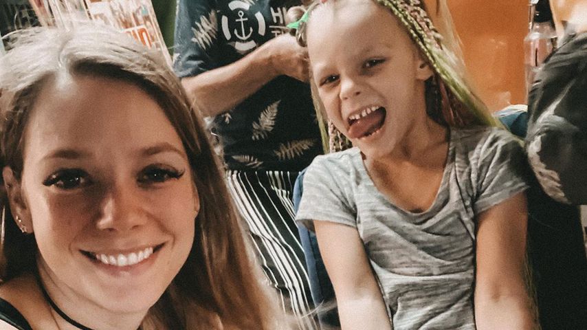 In Thailand: Anne Wünsches Tochter Miley bekommt Braids