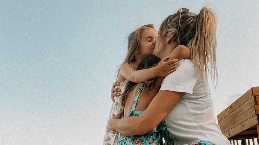 Anne Wünsche mit ihren Töchtern Juna und Miley