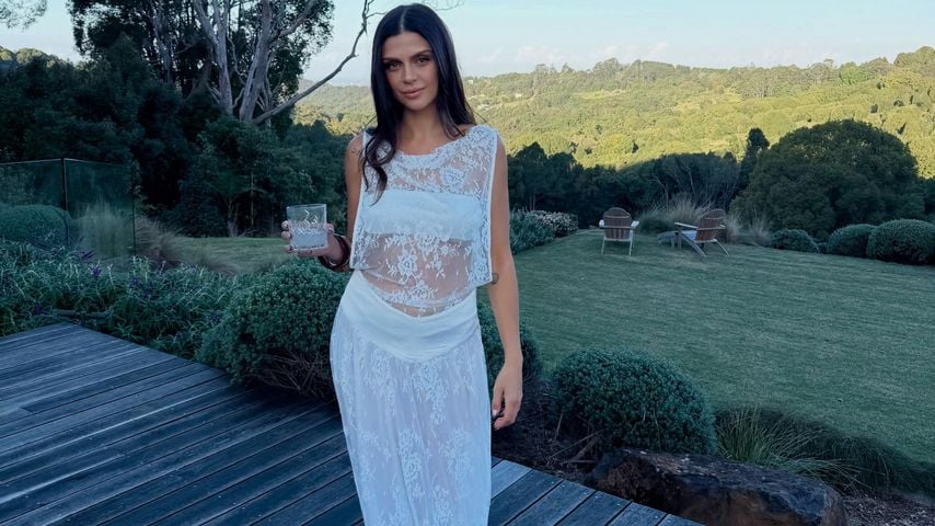 Annelyse Oatway im Hochzeitskleid