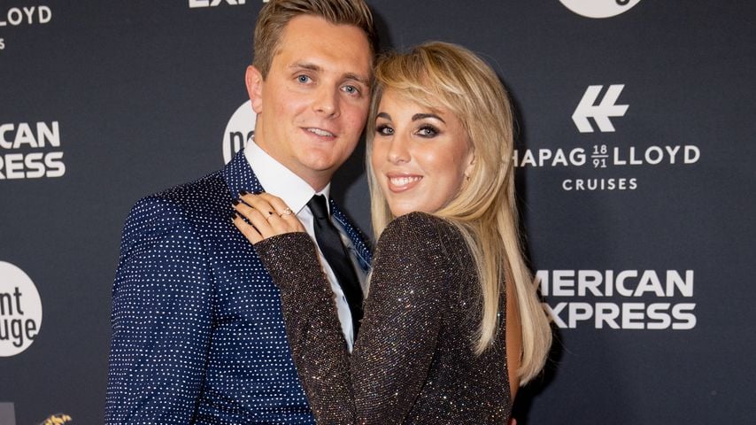 Annemarie Eilfeld mit ihrem Partner Tim  in Hamburg