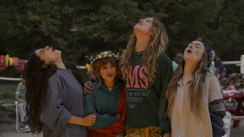 Ella Rubin, Mabel Strachan, Bo Bragason und Amélie Hoeferle in "Sterling Point", Staffel 1
