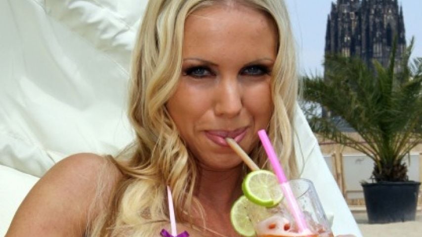 Porno-Annina macht's mit den Atzen