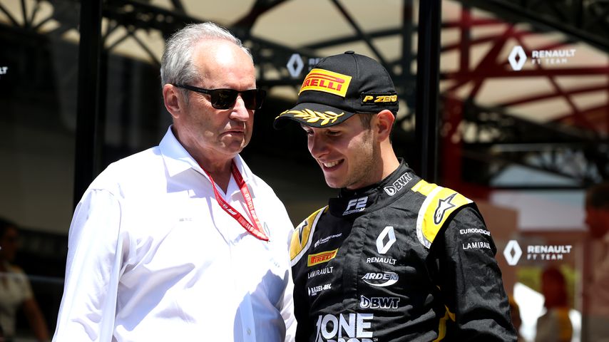 Anthoine Hubert nach dem Sieg des Sprintrennen des F2 Grand Prix, 2019