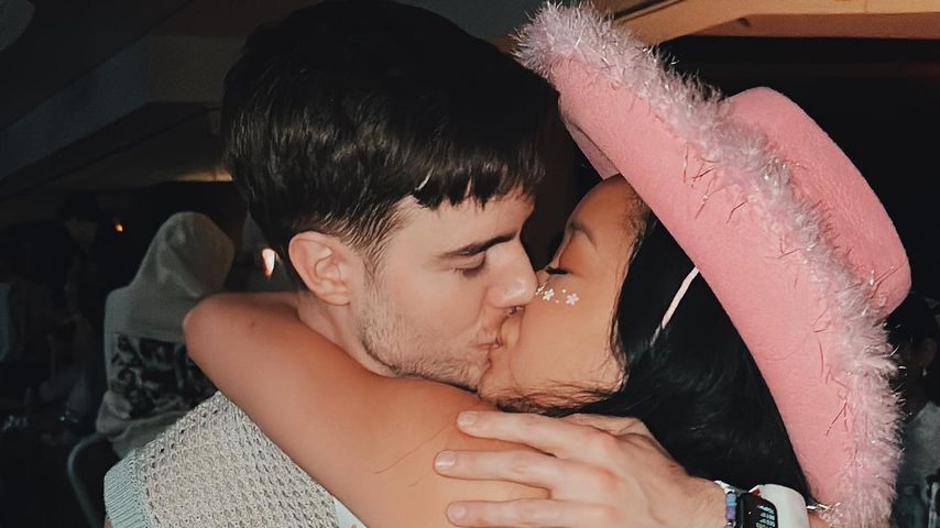 Anthony De La Torre und Lana Condor, August 2023