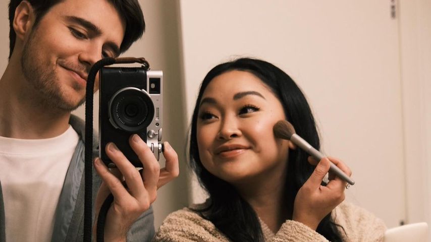 Anthony De La Torre und Lana Condor im Dezember 2022