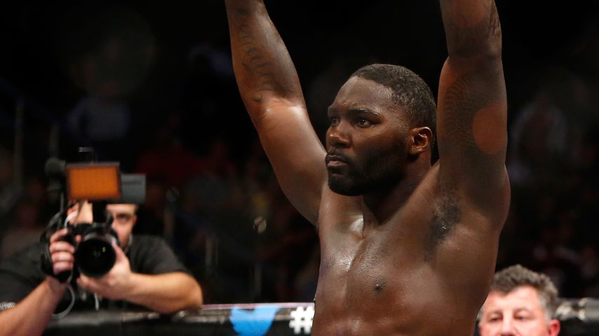 Anthony Johnson bei einem MMA-Kampf 2016