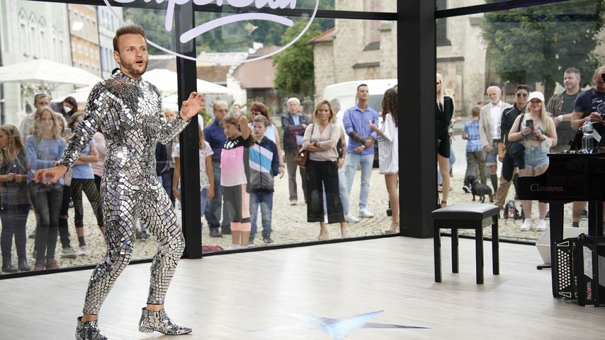 Top oder Flop? DSDS-Anthony flasht Jury in Discokugel-Look