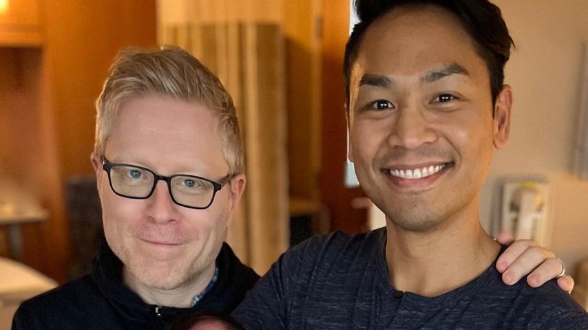 Anthony Rapp und Ken Ithiphol mit ihrem Baby