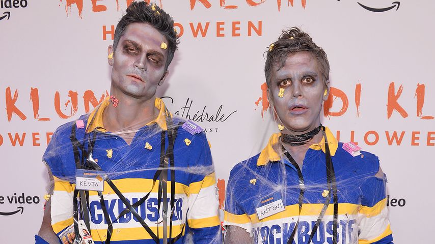 Antoni Porowski (r.) mit Kevin Harrington auf Heidi Klums Halloween-Party 2019