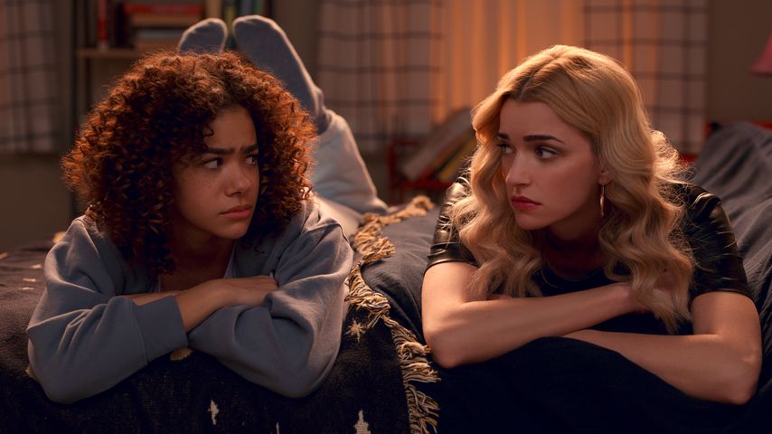 Antonia Gentry und Brianne Howey in "Ginny & Georgia"