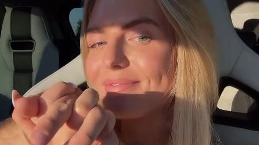 Damit offiziell? Antonia Hemmer küsst unbekannte Männerhand