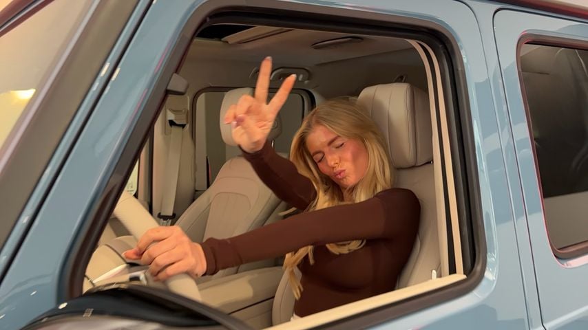 Antonia Hemmer ist stolz: Sie zeigt ihre neue Luxus-Kutsche