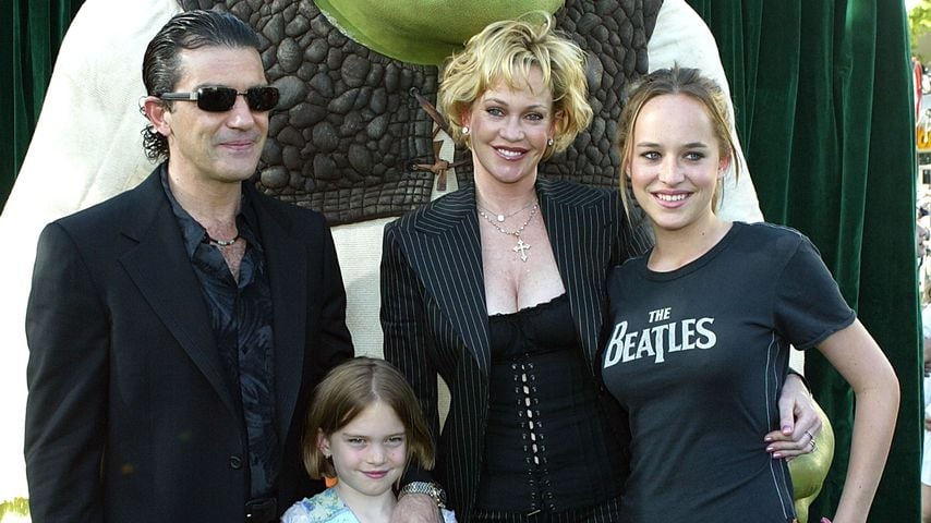 Antonio Banderas, Melanie Griffith, Dakota Johnson und Stella Banderas im Jahr 2004