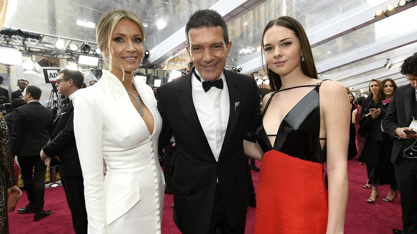 Antonio Banderas mit seiner Freundin Nicole Kimpel und seiner Tochter Stella bei den Oscars 2020