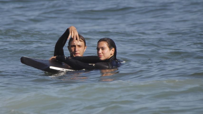 Anwar Hadid und Dua Lipa beim Surfen in Malibu
