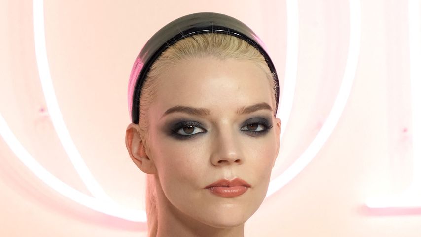 Wie Marlene Dietrich: Anya Taylor-Joy glänzt bei Dior-Event!