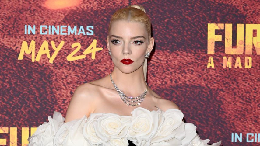 Anya Taylor-Joys Brautkleid erzählte ihre Liebesgeschichte