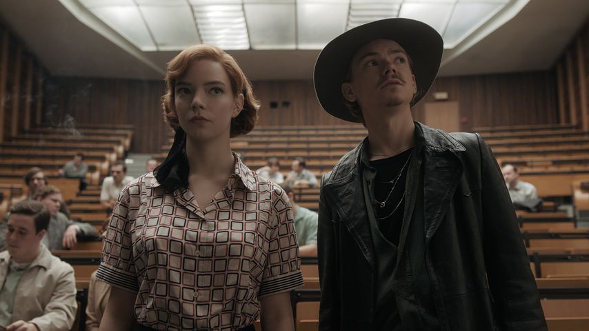 Anya Taylor-Joy und Thomas Brodie-Sangster in "Das Damengambit"