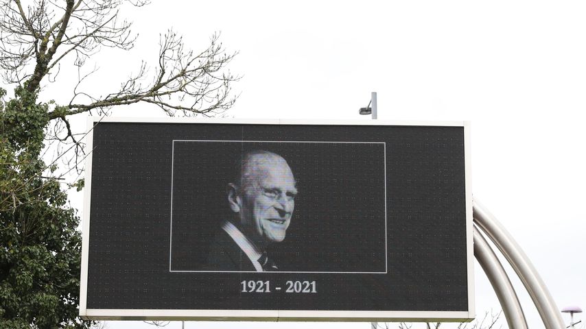 Anzeigetafel im Süden von Wales, April 2021