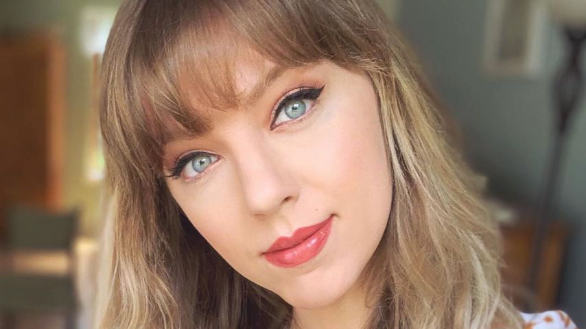 April Gloria als Taylor Swift