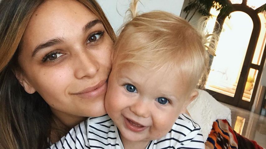 Baby futtert Chips: Shitstorm für Robin Thickes Freundin