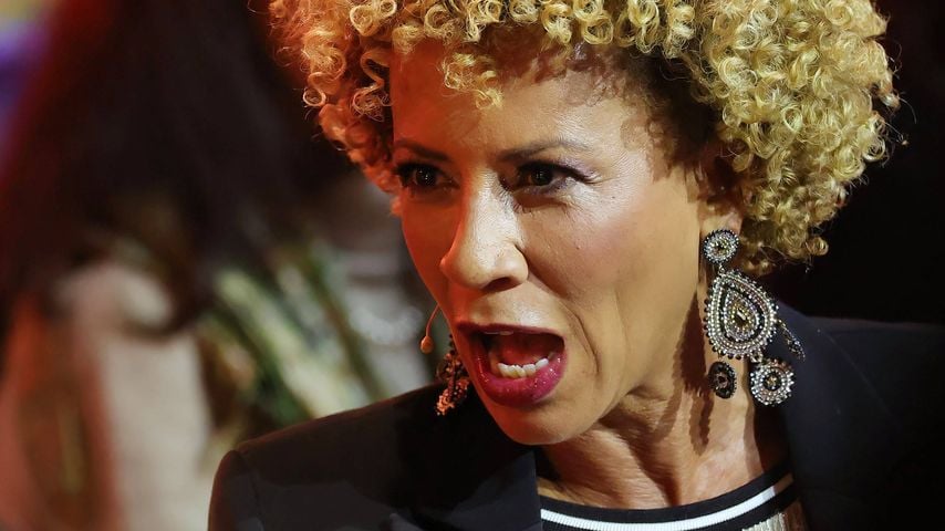 Arabella Kiesbauer trotzt Sexismus bei "Bares für Rares"