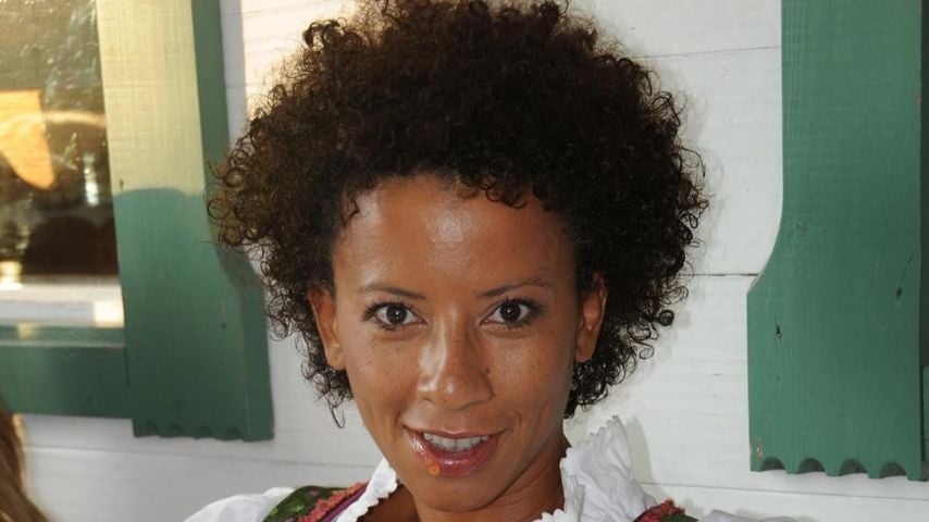 So liebevoll gratuliert Arabella Kiesbauer Tochter Nika (18)