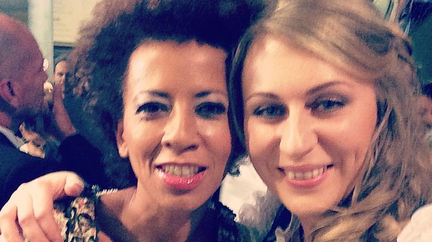 Österreichische "Bauer sucht Frau"-Moderatorin Arabella Kiesbauer und Ex-Kandidatin Katrin