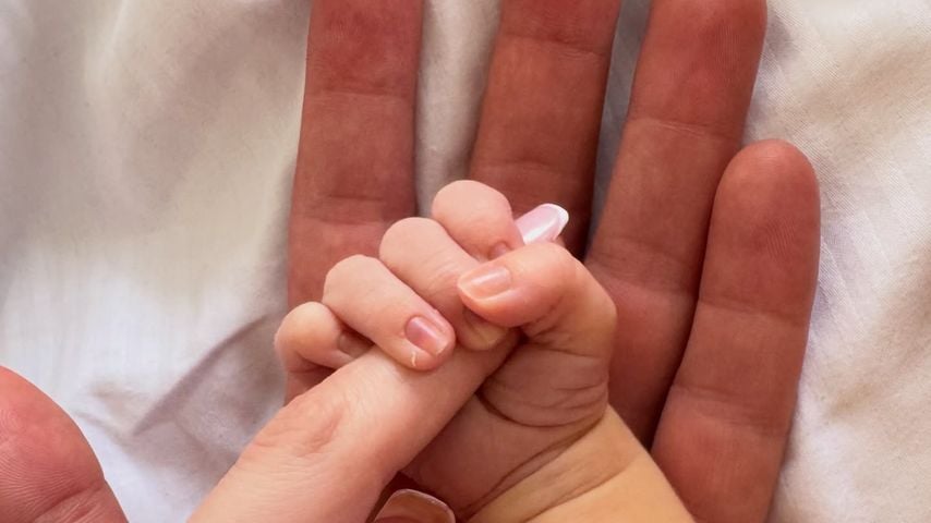 Ardian Bujupi, Fjolla und ihr Sohn, April 2026