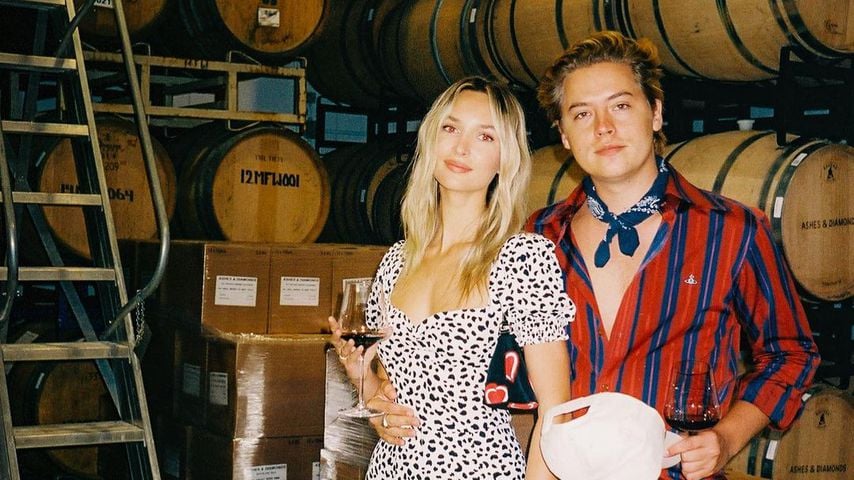 Ari Fournier und Cole Sprouse im August 2021