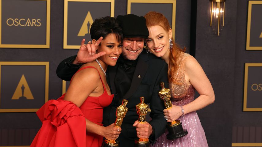 Ariana DeBose, Troy Kotsur und Jessica Chastain bei den Oscars 2022