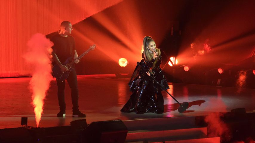 Ariana Grande bei einem Auftritt in Paris