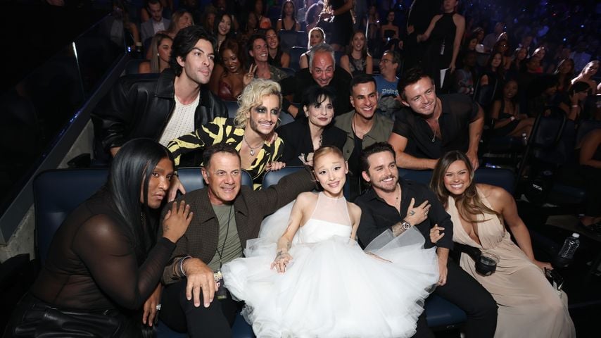 Law Roach, Hale, Frankie, Joan und Ariana Grande, Edward Butera und Christian Breslau bei den VMAs