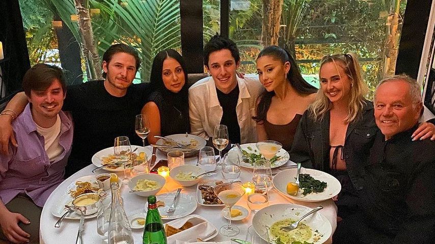 Ariana Grande und Dalton Gomez mit ihren Freunden